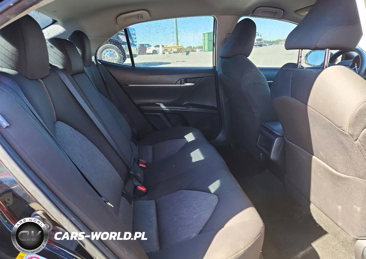 2018 Toyota Camry Le VIN:JTNB11HK5J3002548 - 10