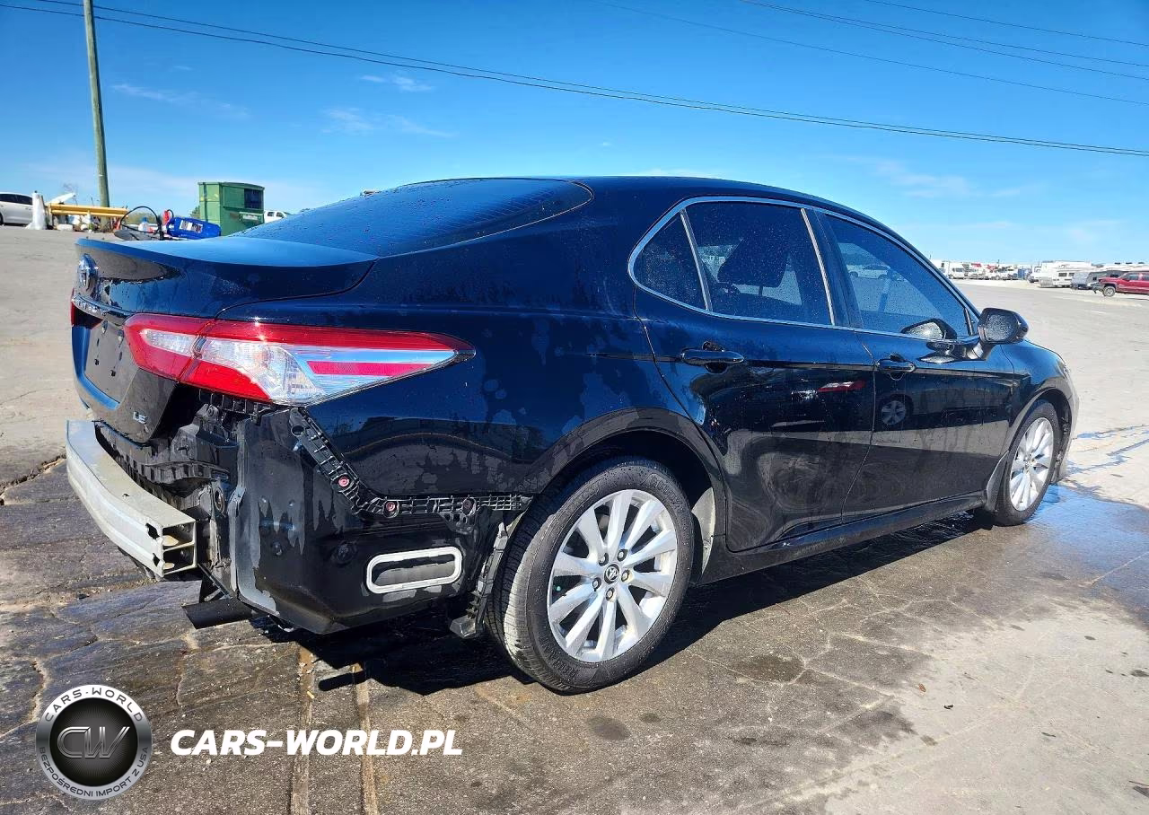 2018 Toyota Camry Le VIN:JTNB11HK5J3002548 - 3