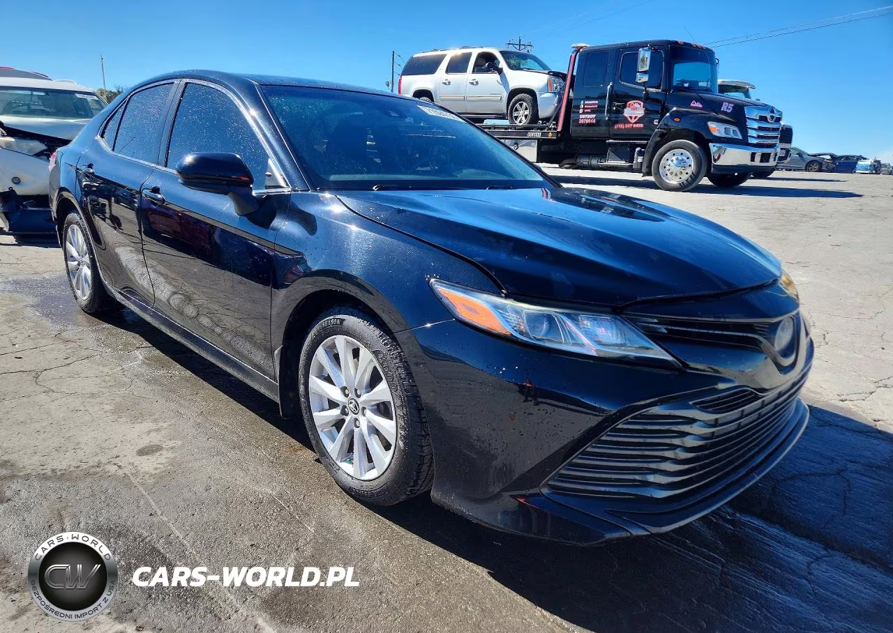 2018 Toyota Camry Le VIN:JTNB11HK5J3002548 - 4