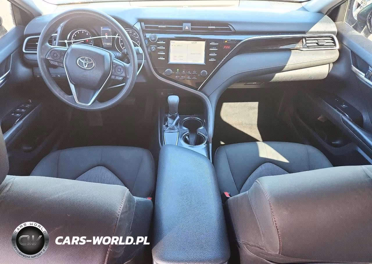 2018 Toyota Camry Le VIN:JTNB11HK5J3002548 - 8