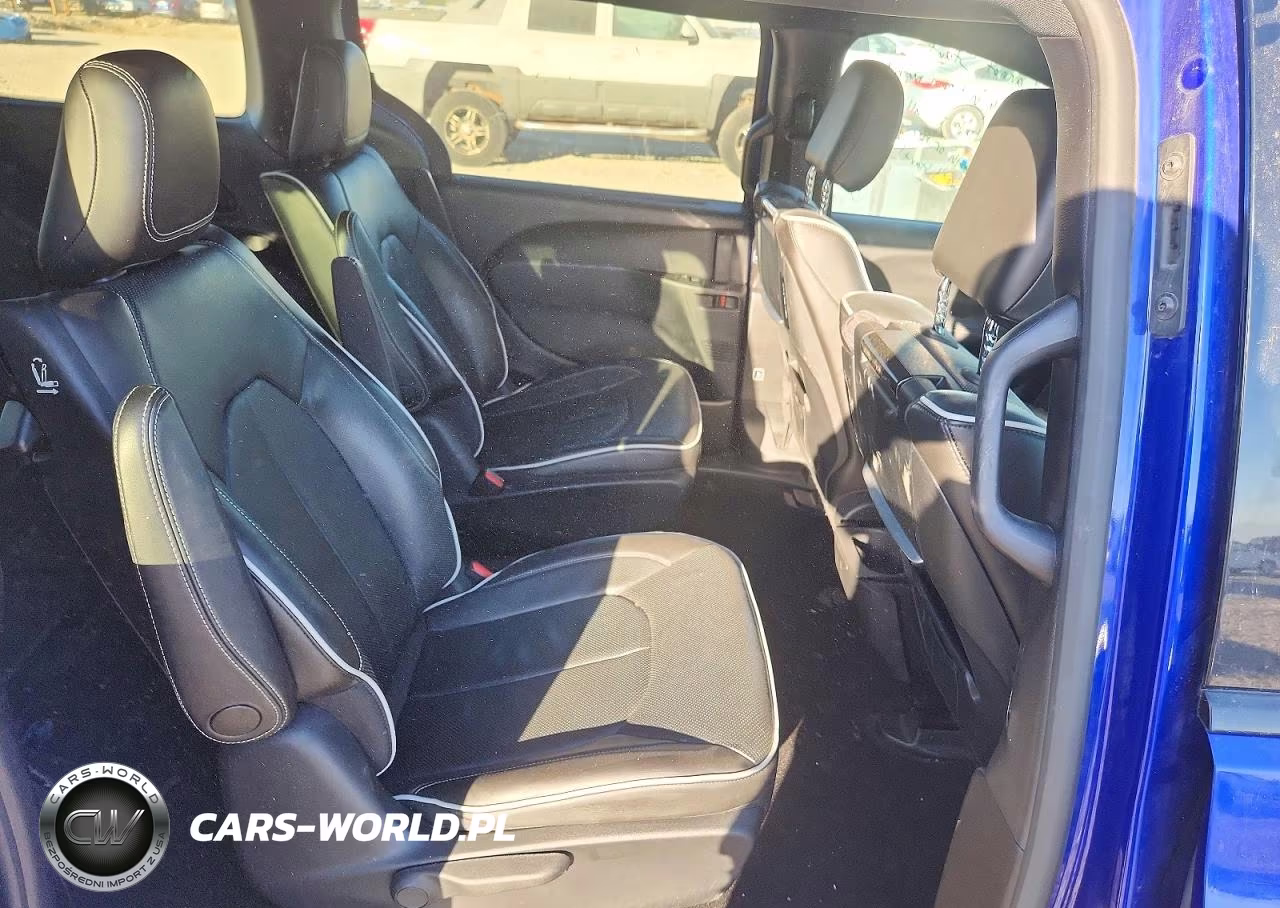 2020 Chrysler Pacifica Hybrid Limited VIN:2C4RC1N70LR287800 - 11