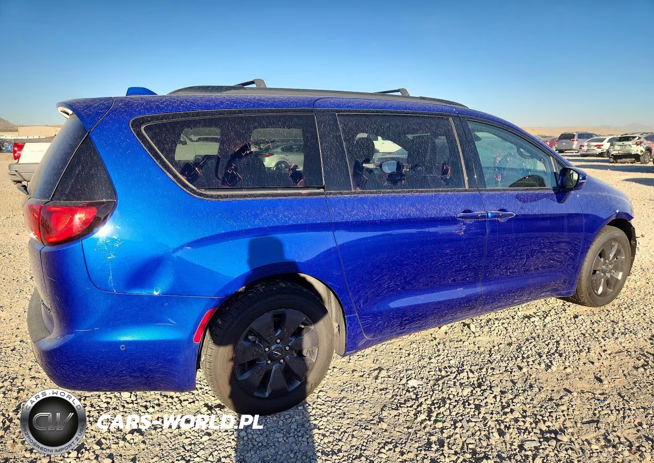 2020 Chrysler Pacifica Hybrid Limited VIN:2C4RC1N70LR287800 - 3