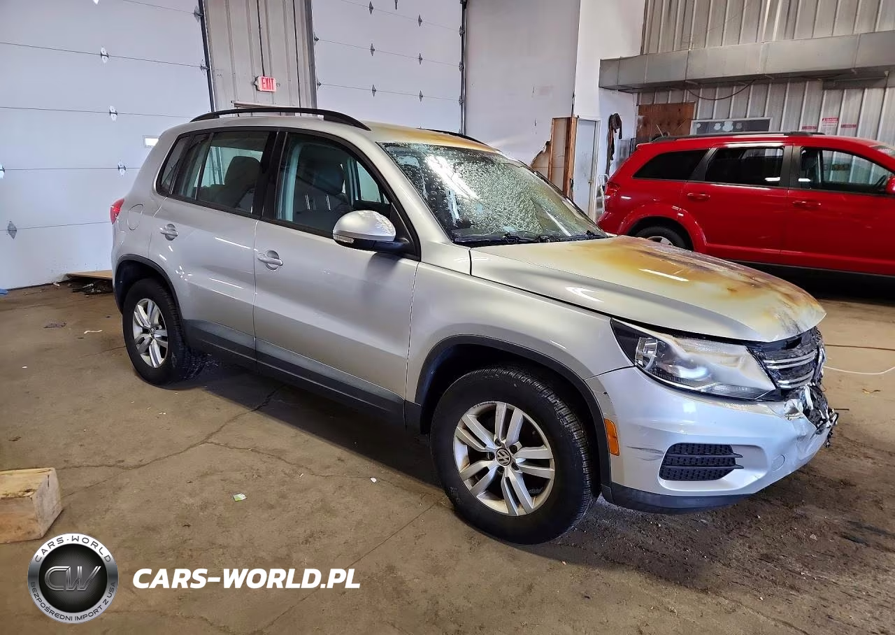 2016 Volkswagen Tiguan S VIN:WVGBV7AX9GW005795 - 4