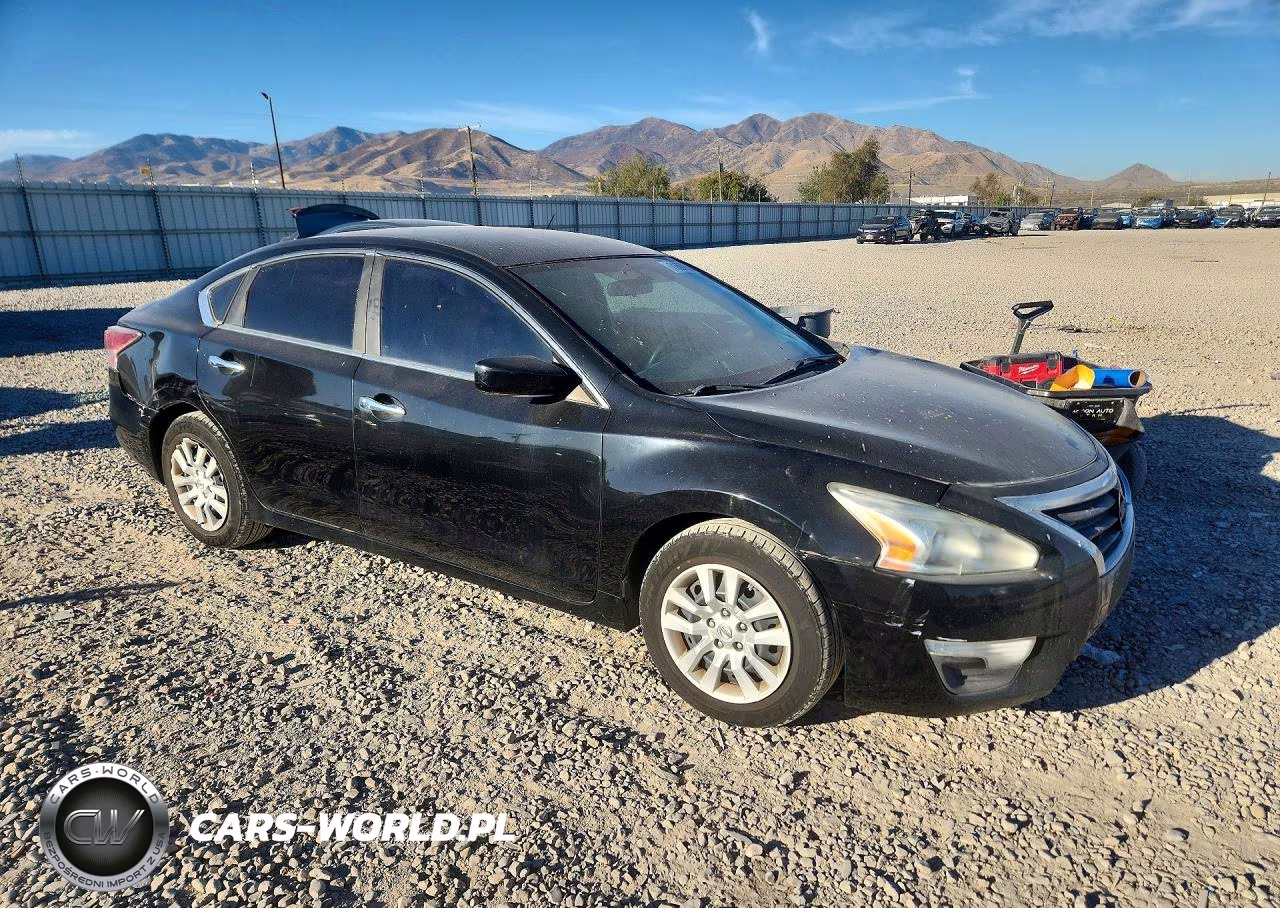2015 Nissan Altima 2.5 S VIN:1N4AL3AP4FN301686 - 4