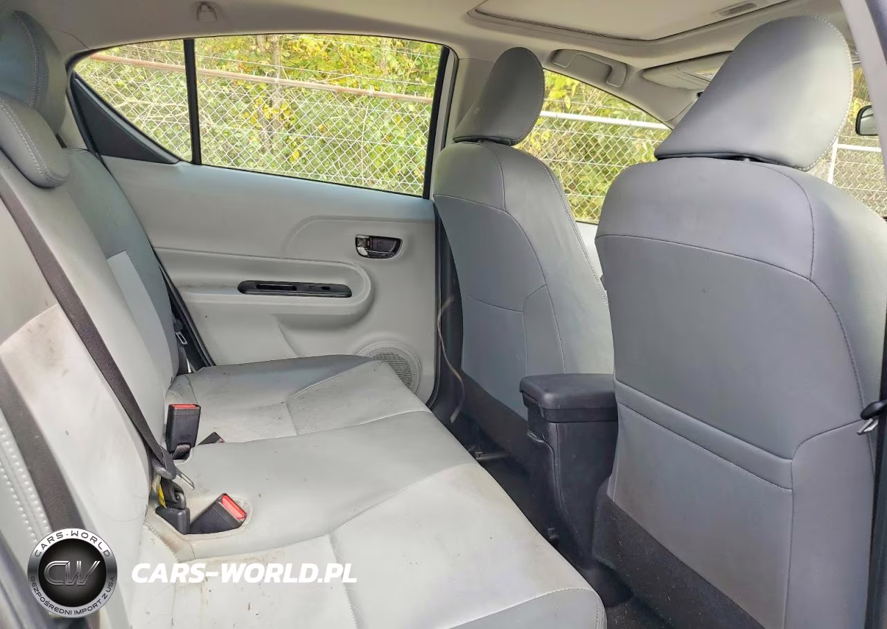 2013 Toyota Prius C VIN:JTDKDTB36D1051749 - 10
