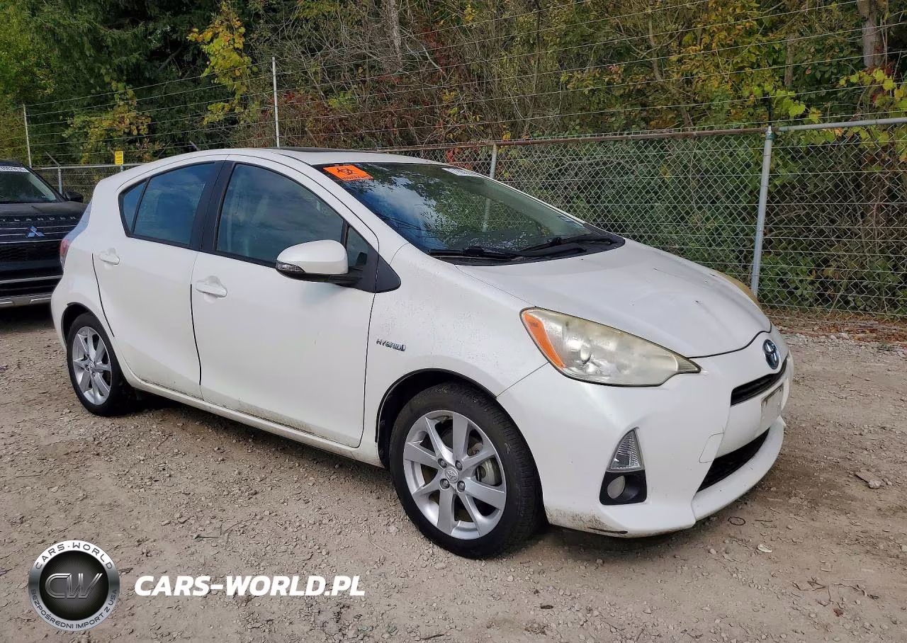 2013 Toyota Prius C VIN:JTDKDTB36D1051749 - 4