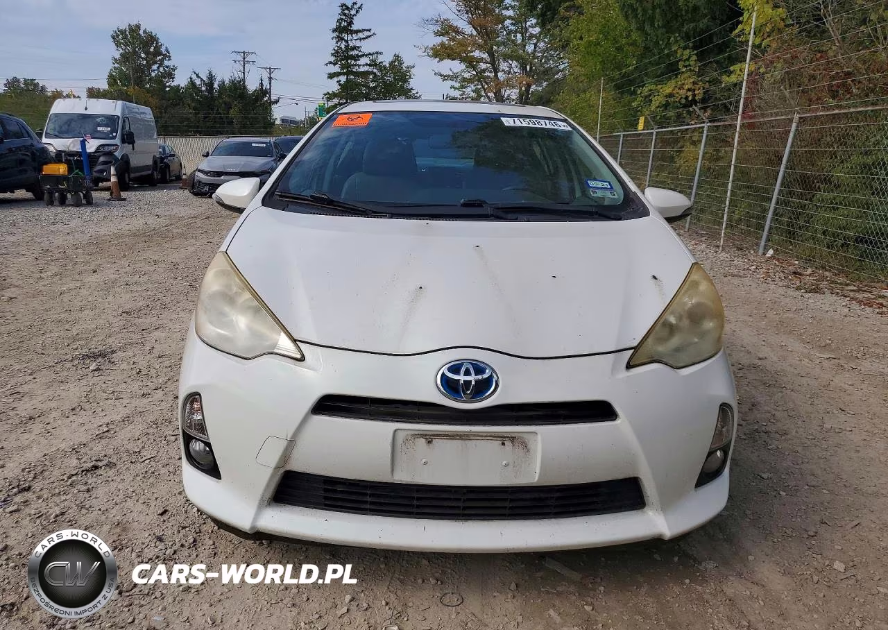 2013 Toyota Prius C VIN:JTDKDTB36D1051749 - 5