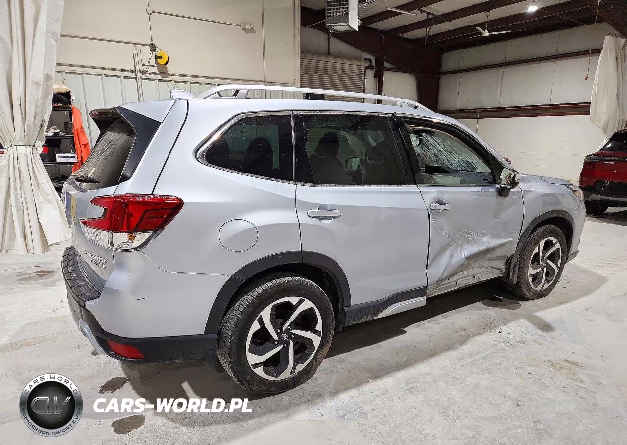 2023 Subaru Forester Touring VIN:JF2SKARC6PH494111 - 3