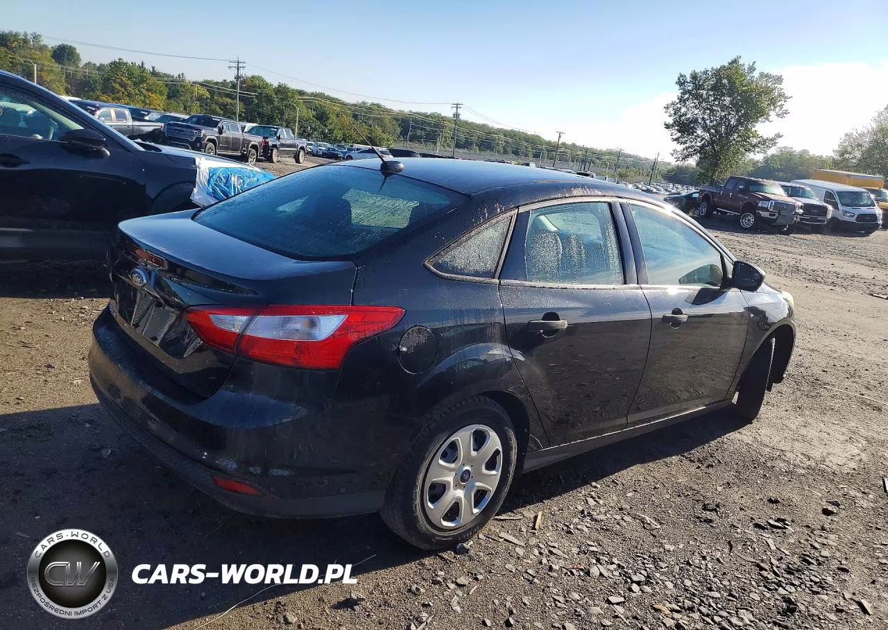 2014 Ford Focus S VIN:1FADP3E29EL124501 - 3