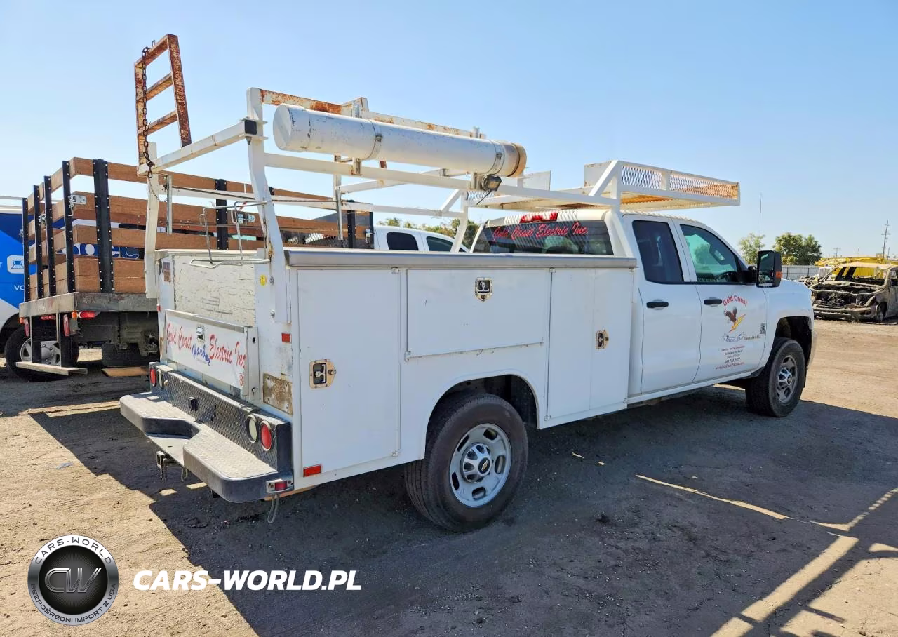 2015 Chevrolet Silverado C2500 Heavy Duty VIN:1GB2CUEGXFZ523662 - 3