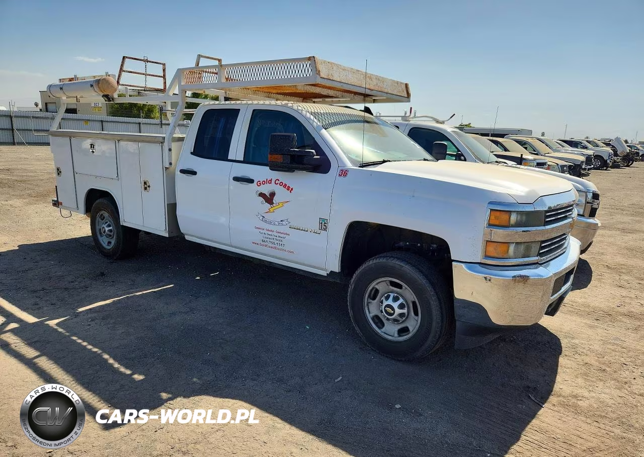 2015 Chevrolet Silverado C2500 Heavy Duty VIN:1GB2CUEGXFZ523662 - 4