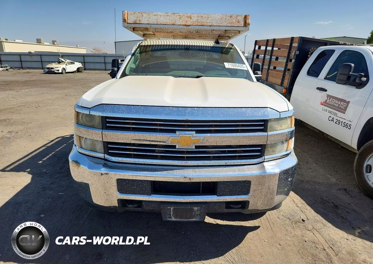 2015 Chevrolet Silverado C2500 Heavy Duty VIN:1GB2CUEGXFZ523662 - 5