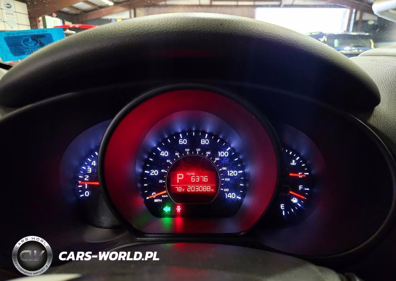 2015 Kia Soul + VIN:KNDJP3A51F7133183 - 9