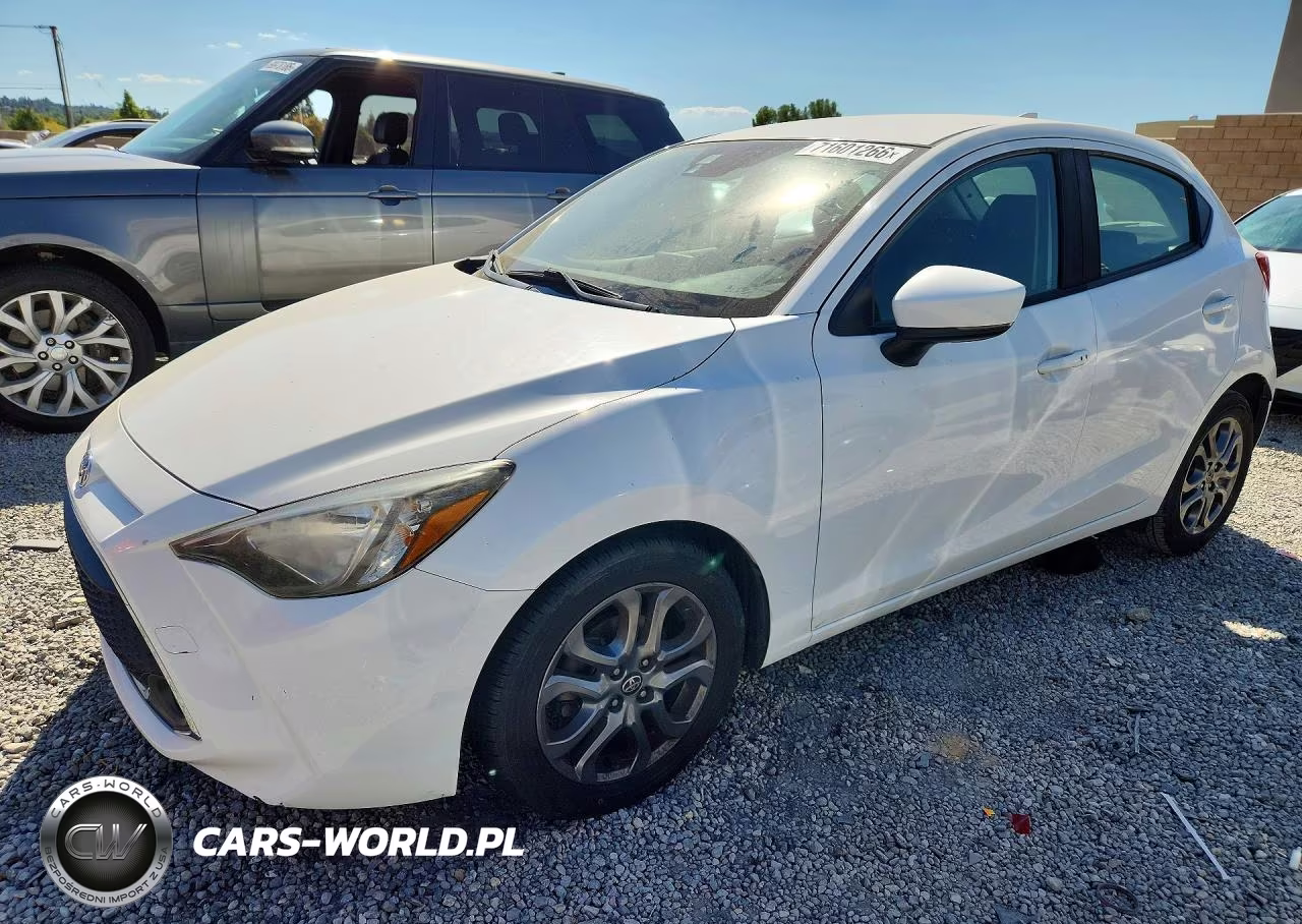 2020 Toyota Yaris Hatchback Le VIN:3MYDLBJV7LY700317 - 1