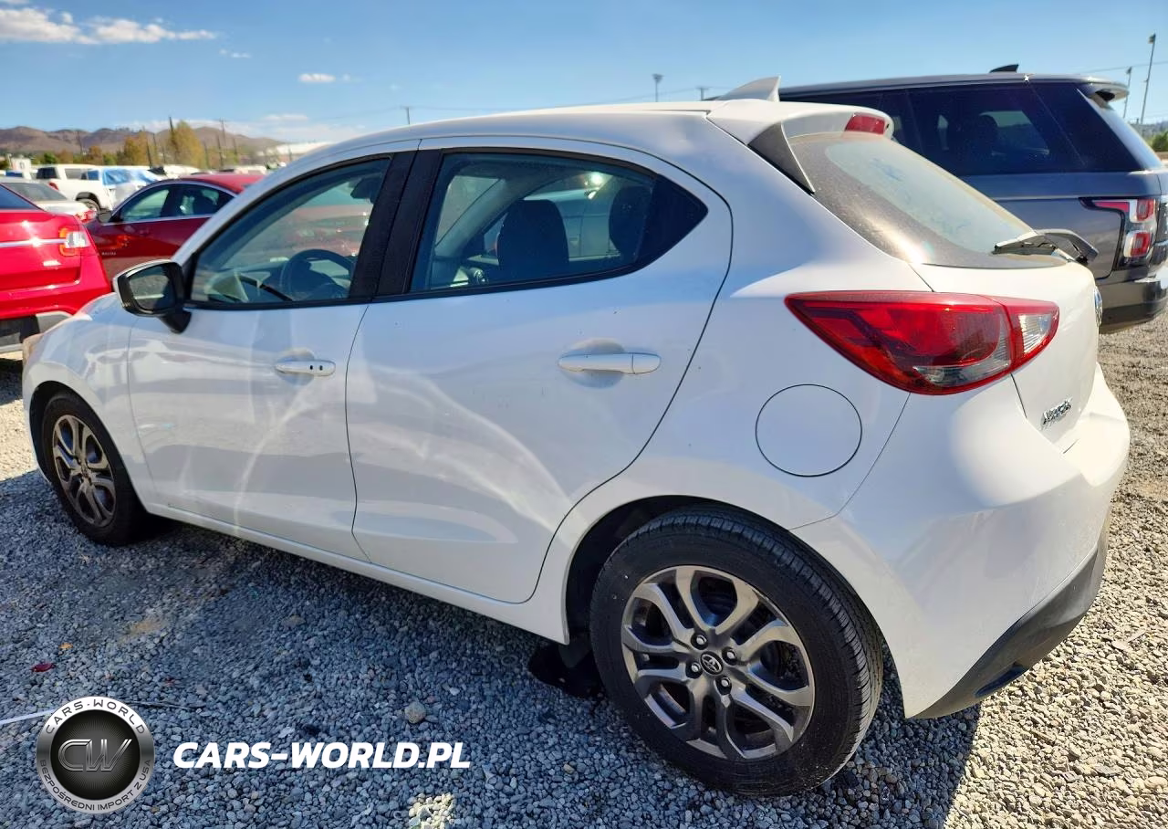 2020 Toyota Yaris Hatchback Le VIN:3MYDLBJV7LY700317 - 2