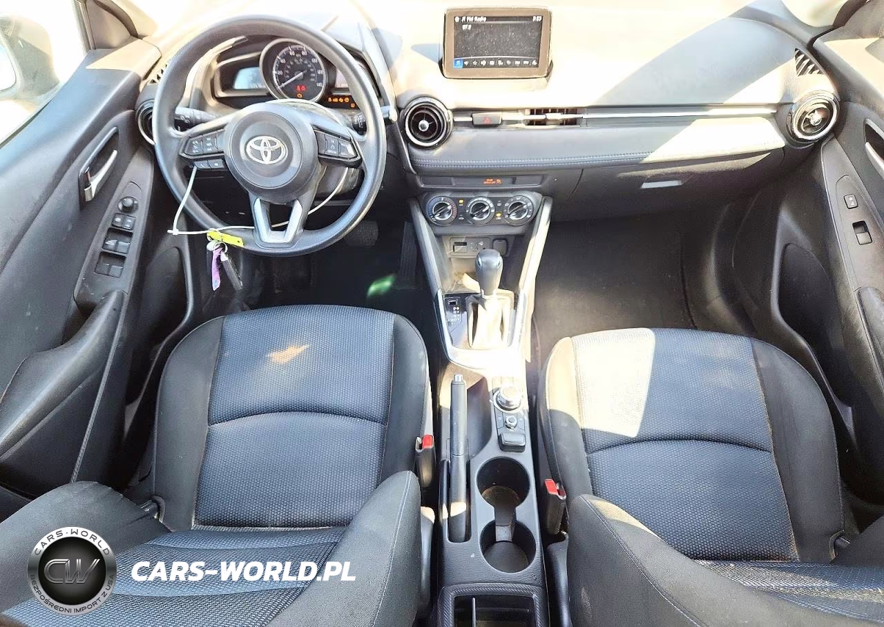 2020 Toyota Yaris Hatchback Le VIN:3MYDLBJV7LY700317 - 8