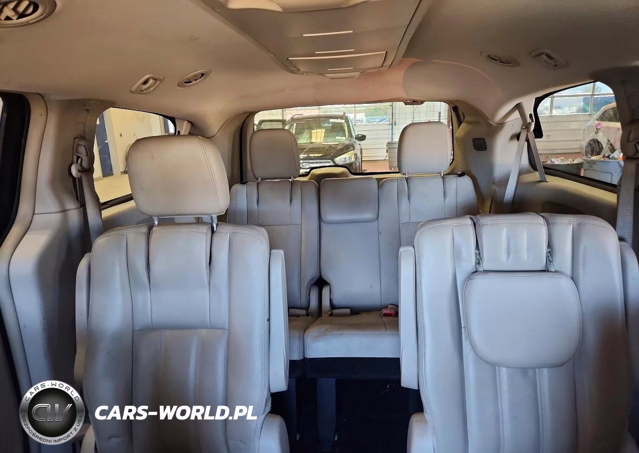 2013 Chrysler Town & Country Touring VIN:2C4RC1BG4DR584445 - 10