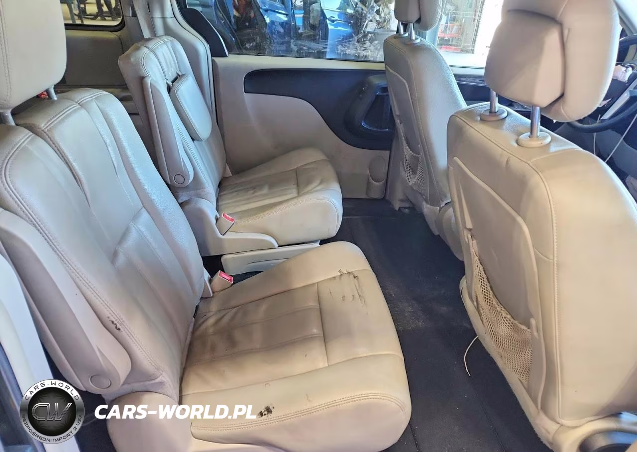 2013 Chrysler Town & Country Touring VIN:2C4RC1BG4DR584445 - 11