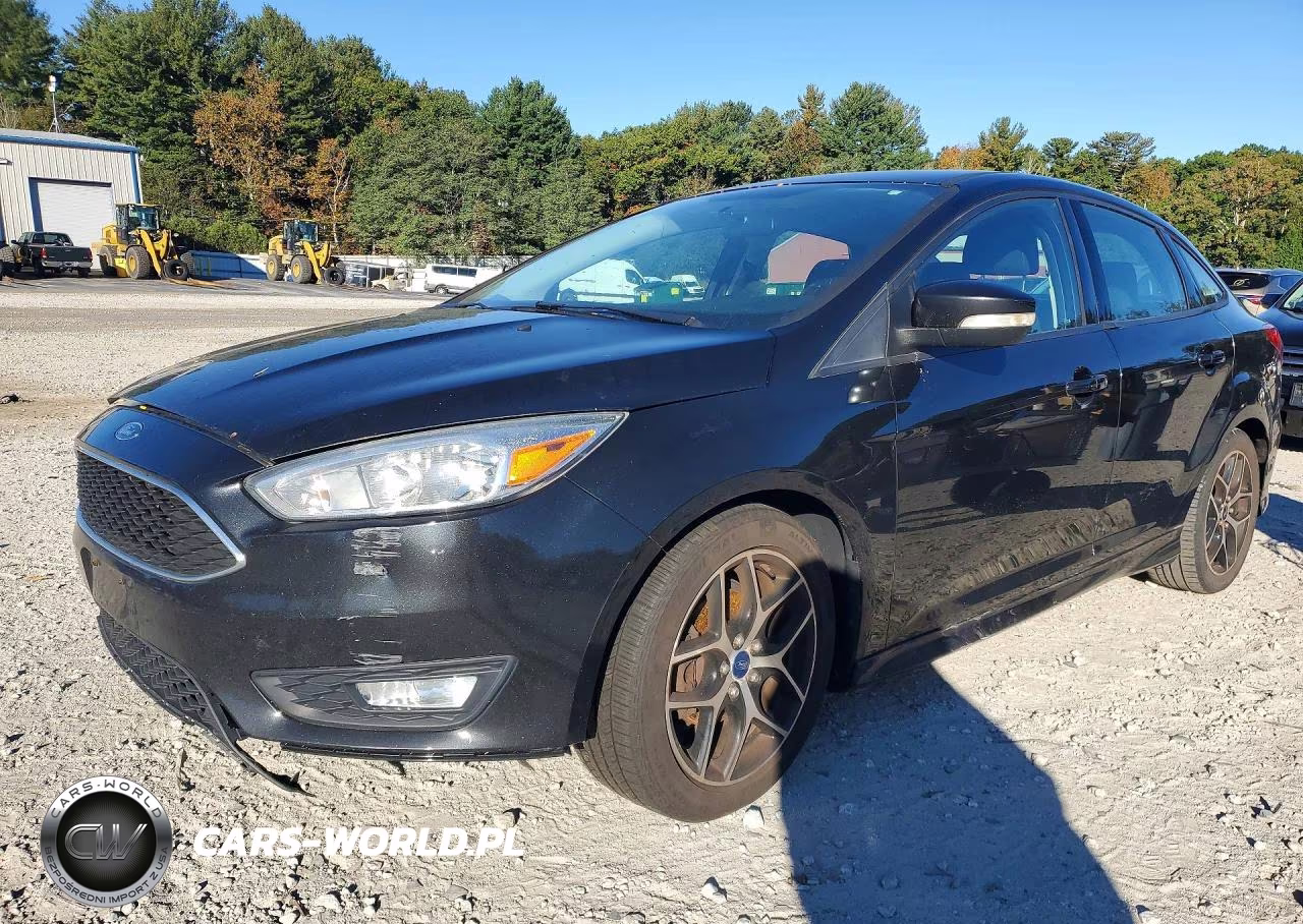 2015 Ford Focus Se VIN:1FADP3F23FL258839 - 1