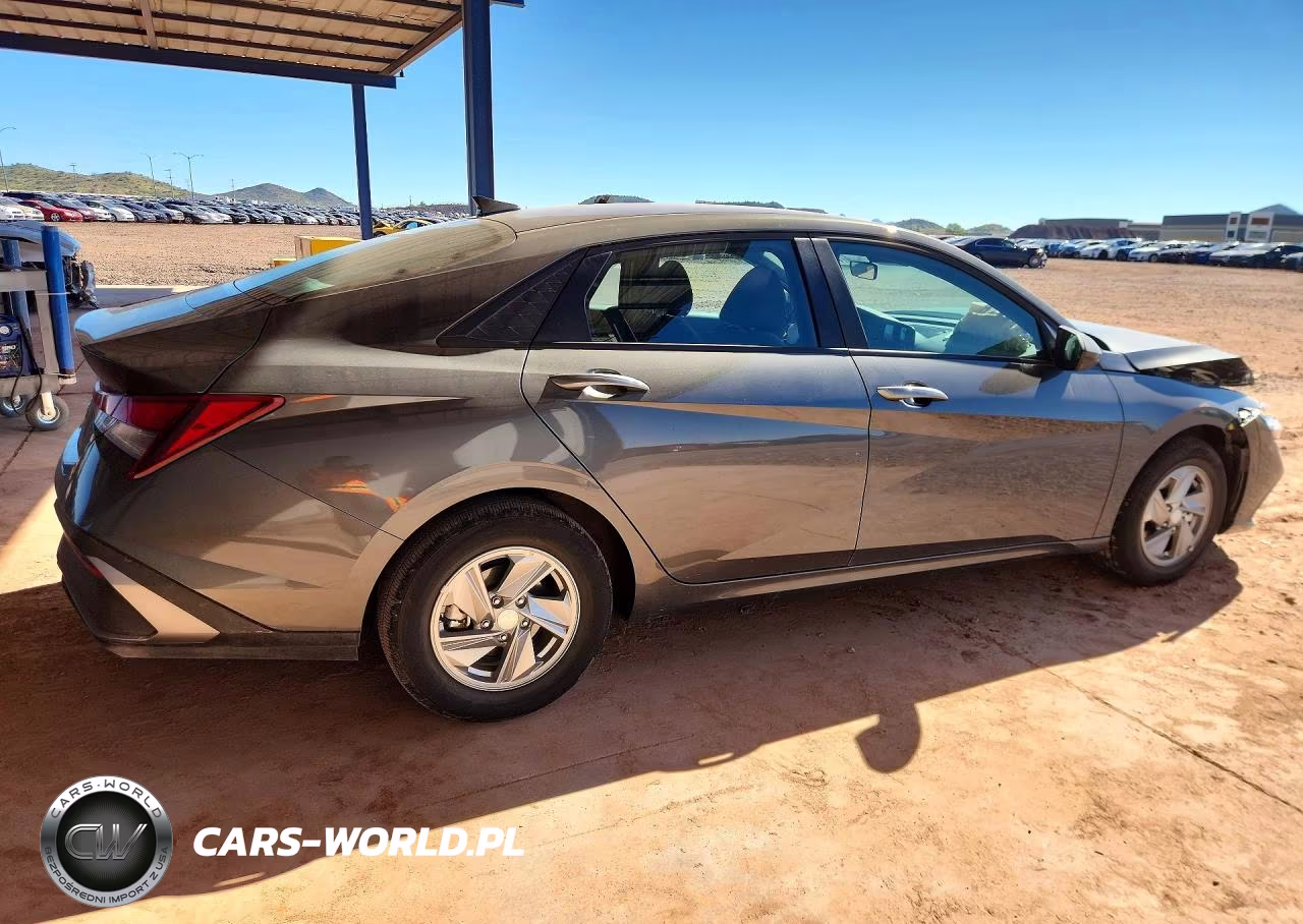 2026 Hyundai Elantra Se VIN:KMHLL4DGXTU264726 - 3