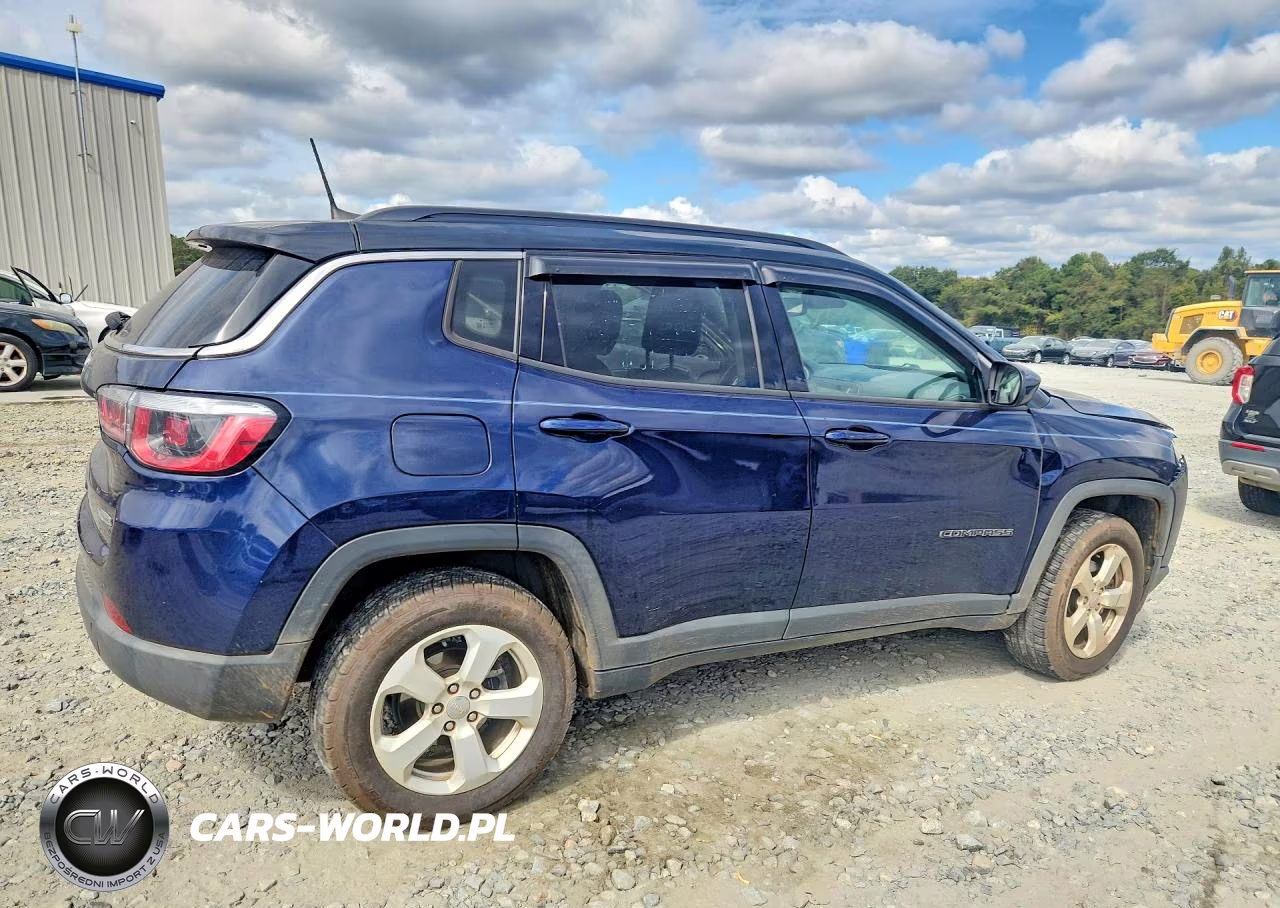 2018 Jeep Compass Latitude VIN:3C4NJDBB8JT434809 - 3