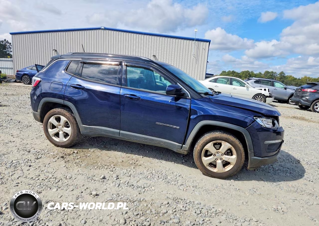 2018 Jeep Compass Latitude VIN:3C4NJDBB8JT434809 - 4