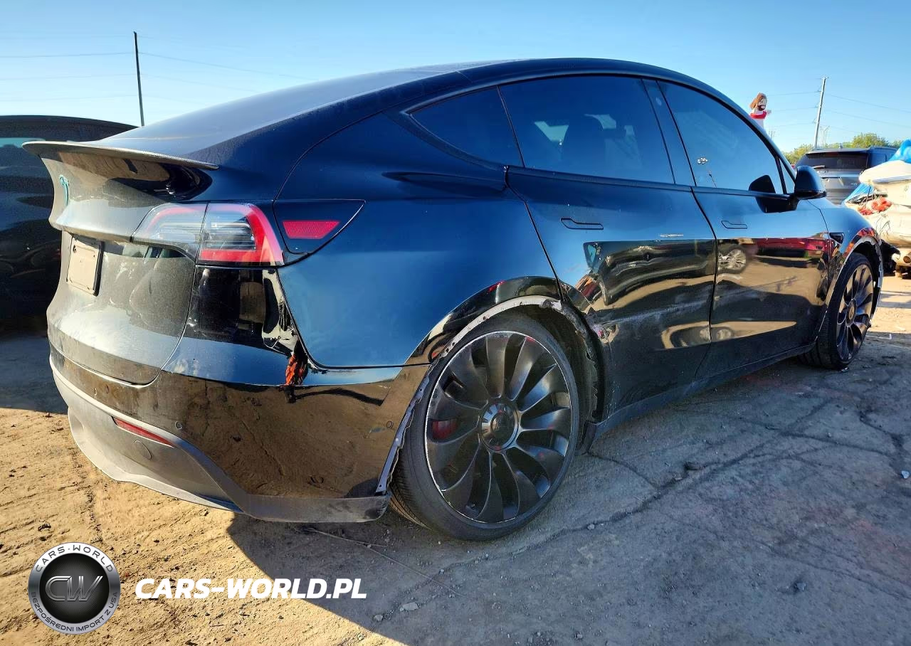 2021 Tesla Model Y VIN:5YJYGDEF6MF137101 - 3