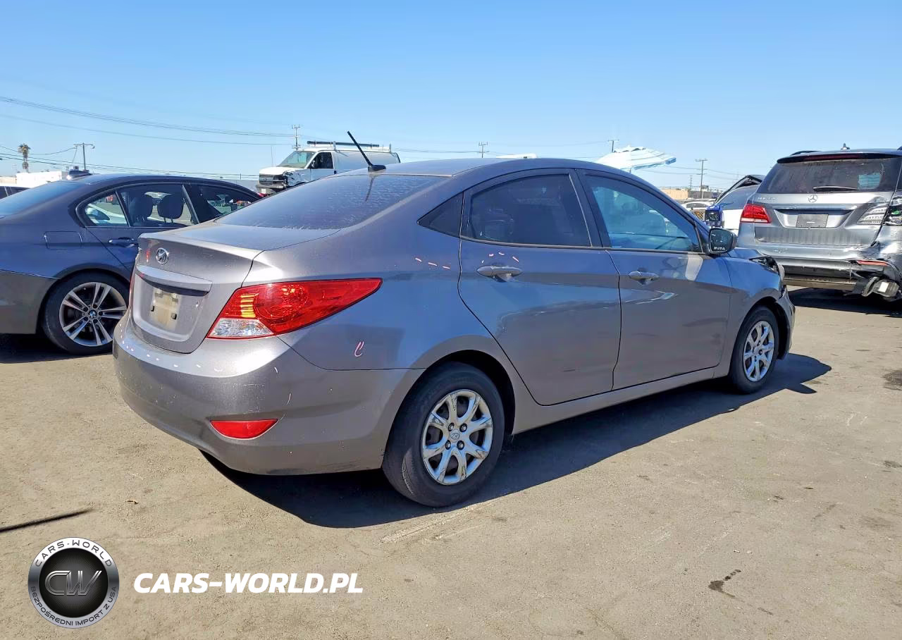 2013 Hyundai Accent Gls VIN:KMHCT4AE8DU523864 - 3