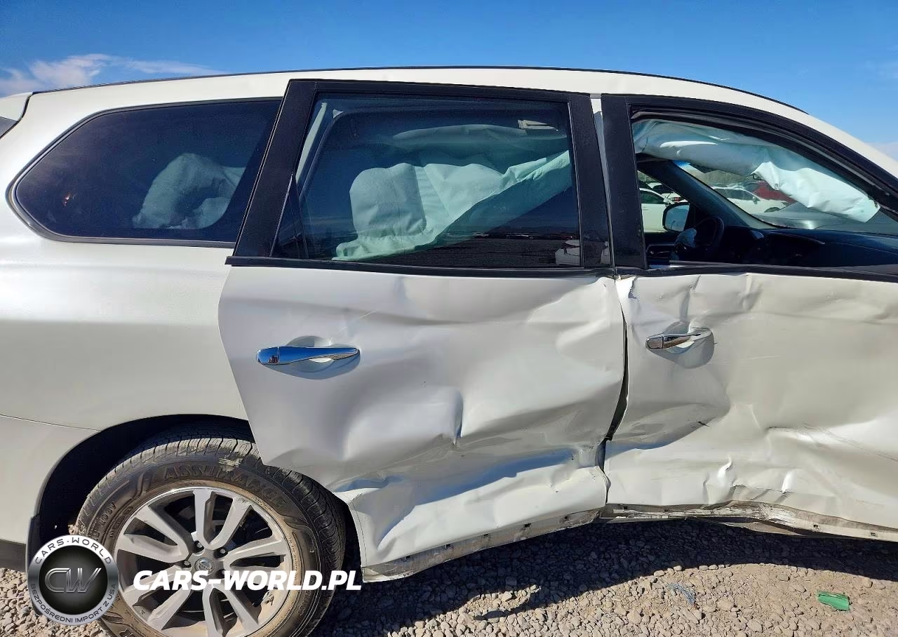 2015 Nissan Pathfinder S VIN:5N1AR2MM1FC620443 - 10