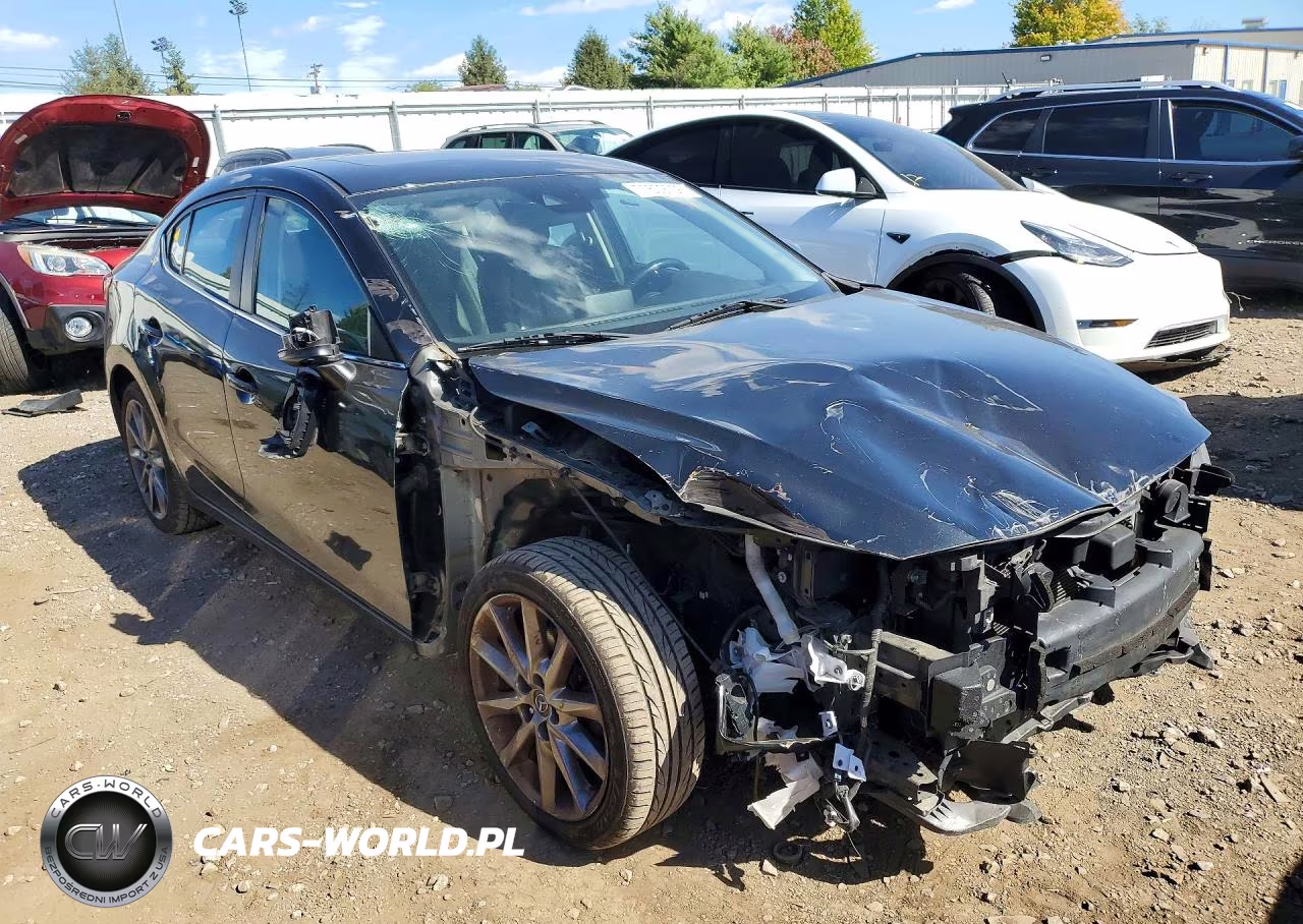 2018 Mazda 3 Touring VIN:3MZBN1V39JM250495 - 4