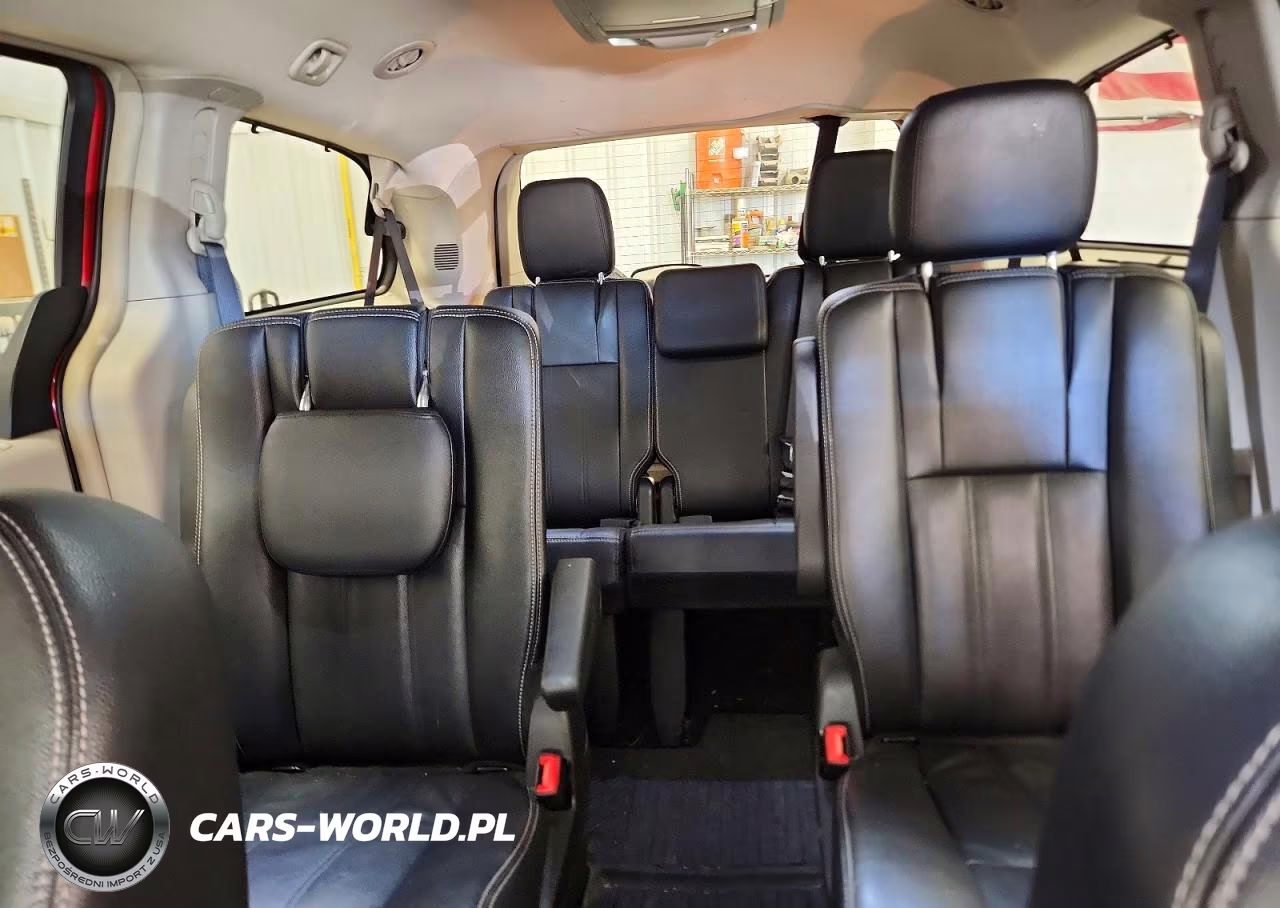 2016 Chrysler Town & Country Touring VIN:2C4RC1BG3GR175163 - 10