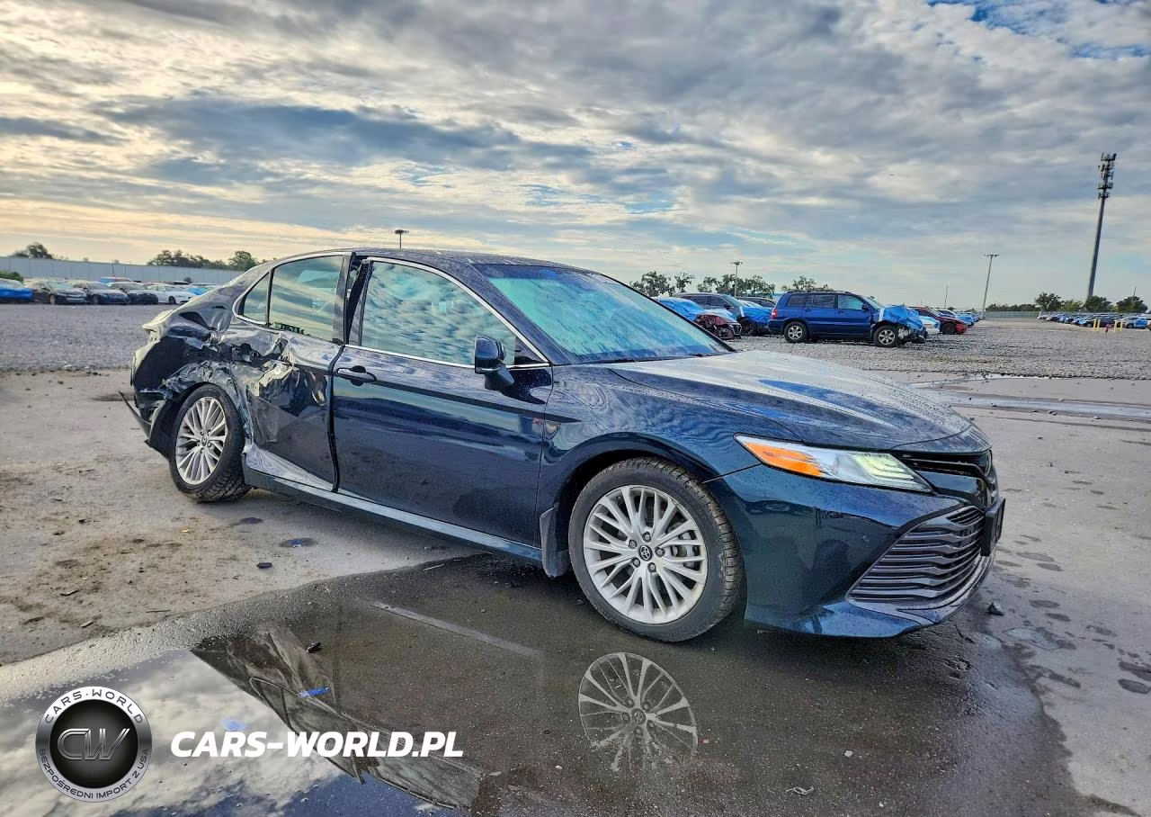 2018 Toyota Camry Xle VIN:4T1B11HK8JU552854 - 4
