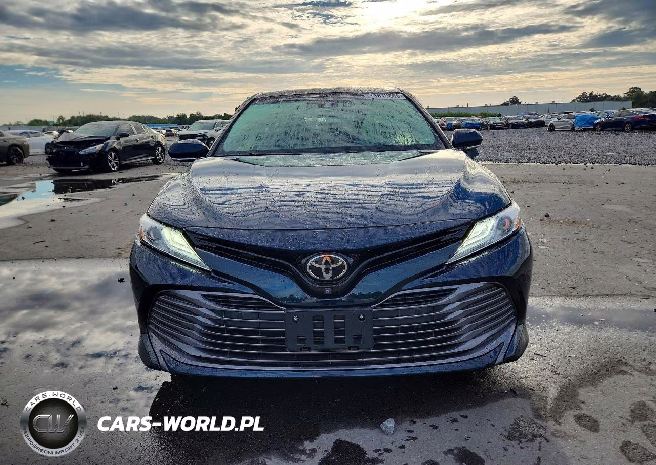 2018 Toyota Camry Xle VIN:4T1B11HK8JU552854 - 5