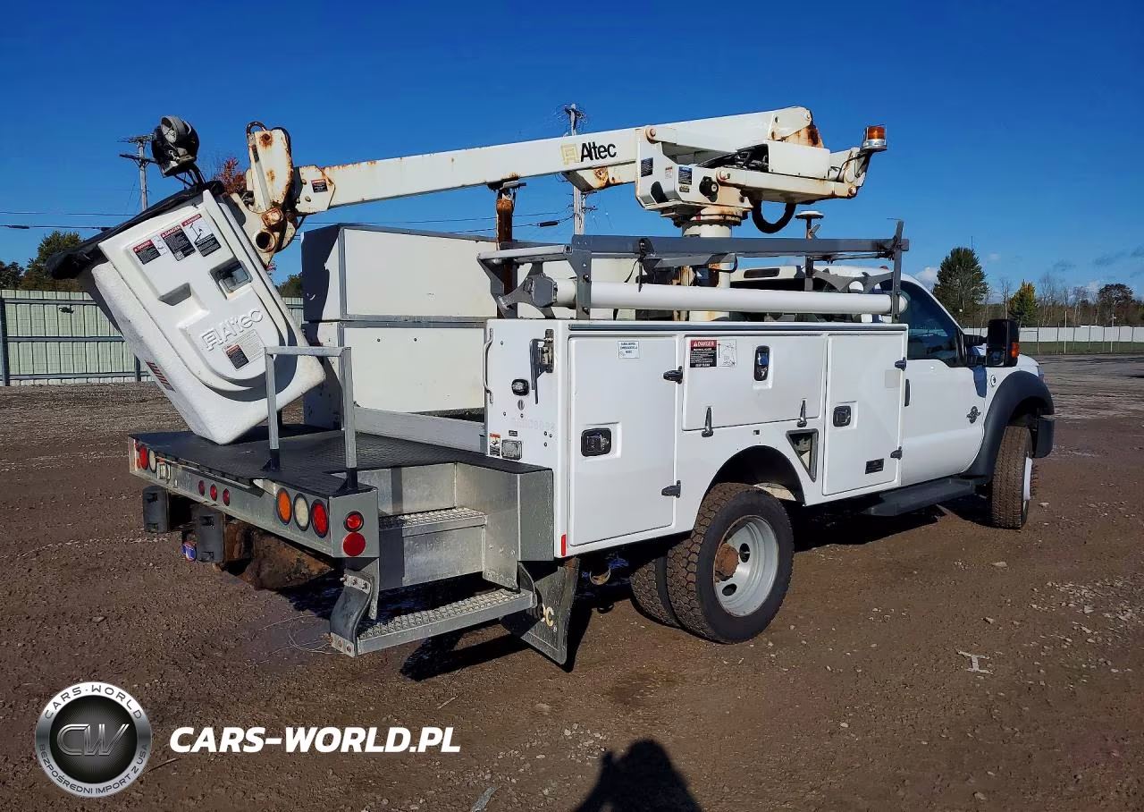 2016 Ford F450 Super Duty Bucket Truck VIN:1FDUF4GT0GEB08098 - 3