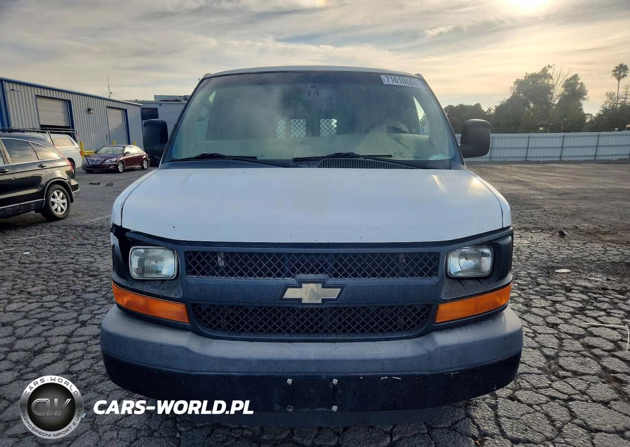 2015 Chevrolet Express G2500 VIN:1GCWGGCFXF1164115 - 5