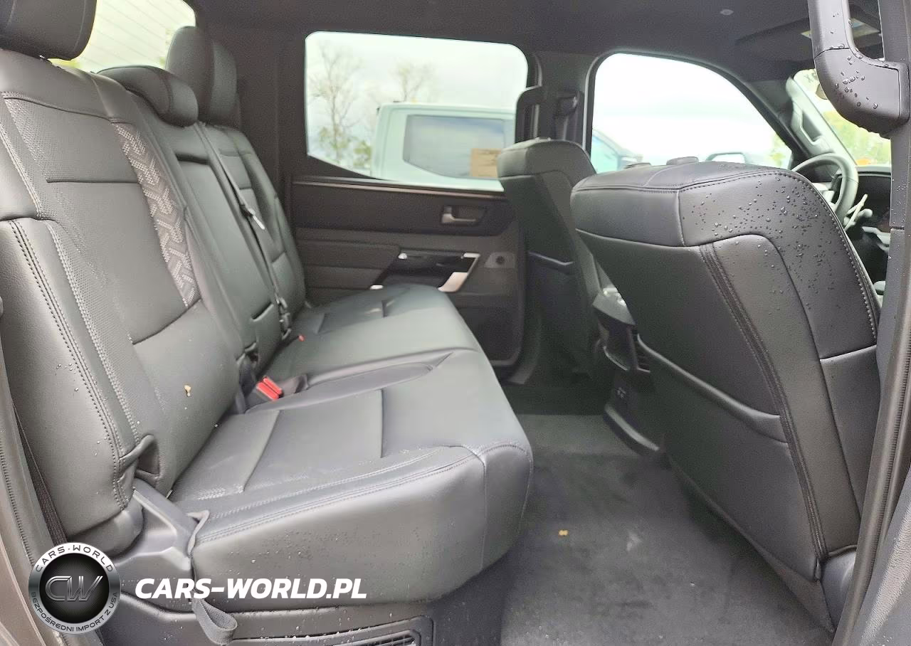 2025 Toyota Tundra VIN:5TFWC5DB9SX093749 - 10