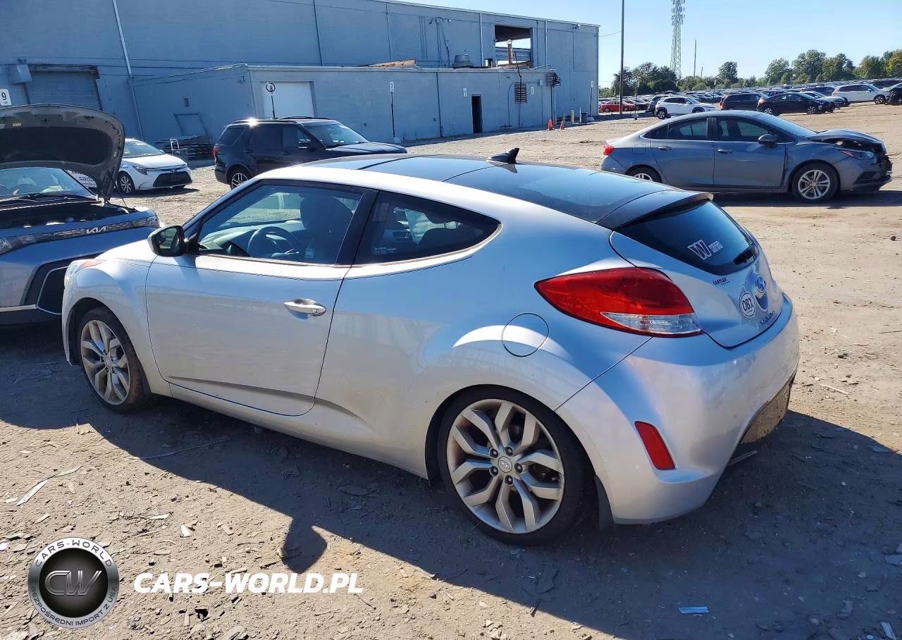 2015 Hyundai Veloster Base VIN:KMHTC6AD5FU232115 - 2