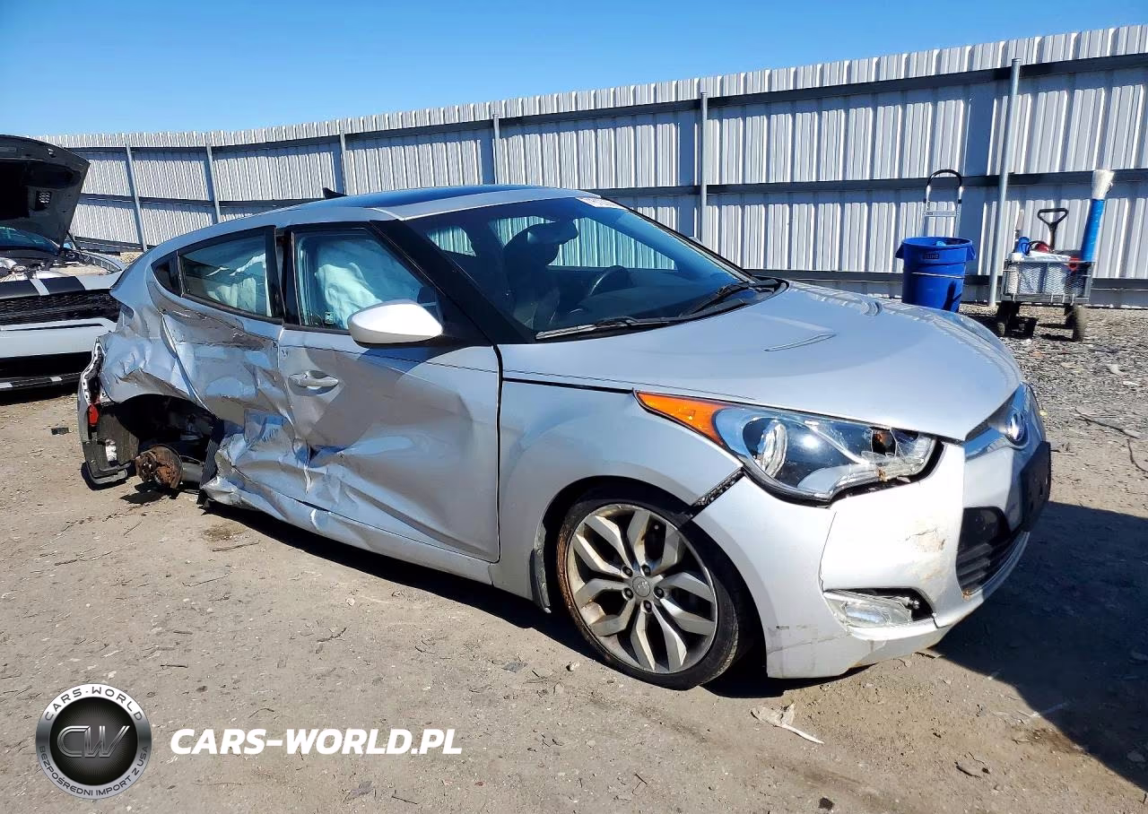 2015 Hyundai Veloster Base VIN:KMHTC6AD5FU232115 - 4