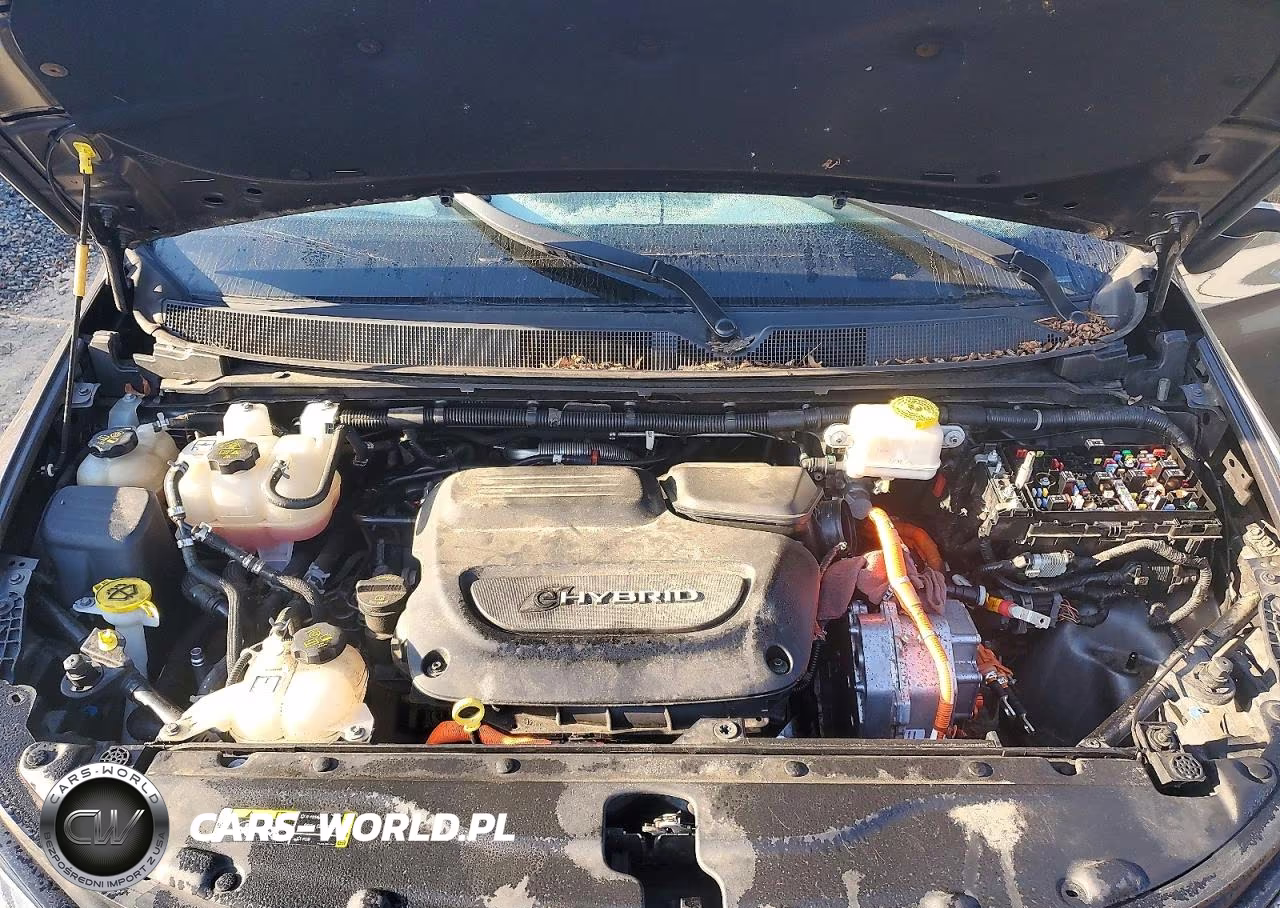 2018 Chrysler Pacifica Hybrid Limited VIN:2C4RC1N70JR365800 - 11