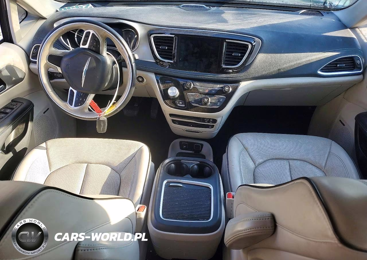 2018 Chrysler Pacifica Hybrid Limited VIN:2C4RC1N70JR365800 - 8