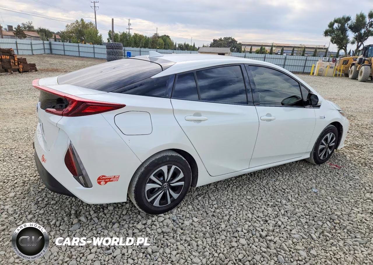 2018 Toyota Prius Prime Premium VIN:JTDKARFPXJ3096296 - 3