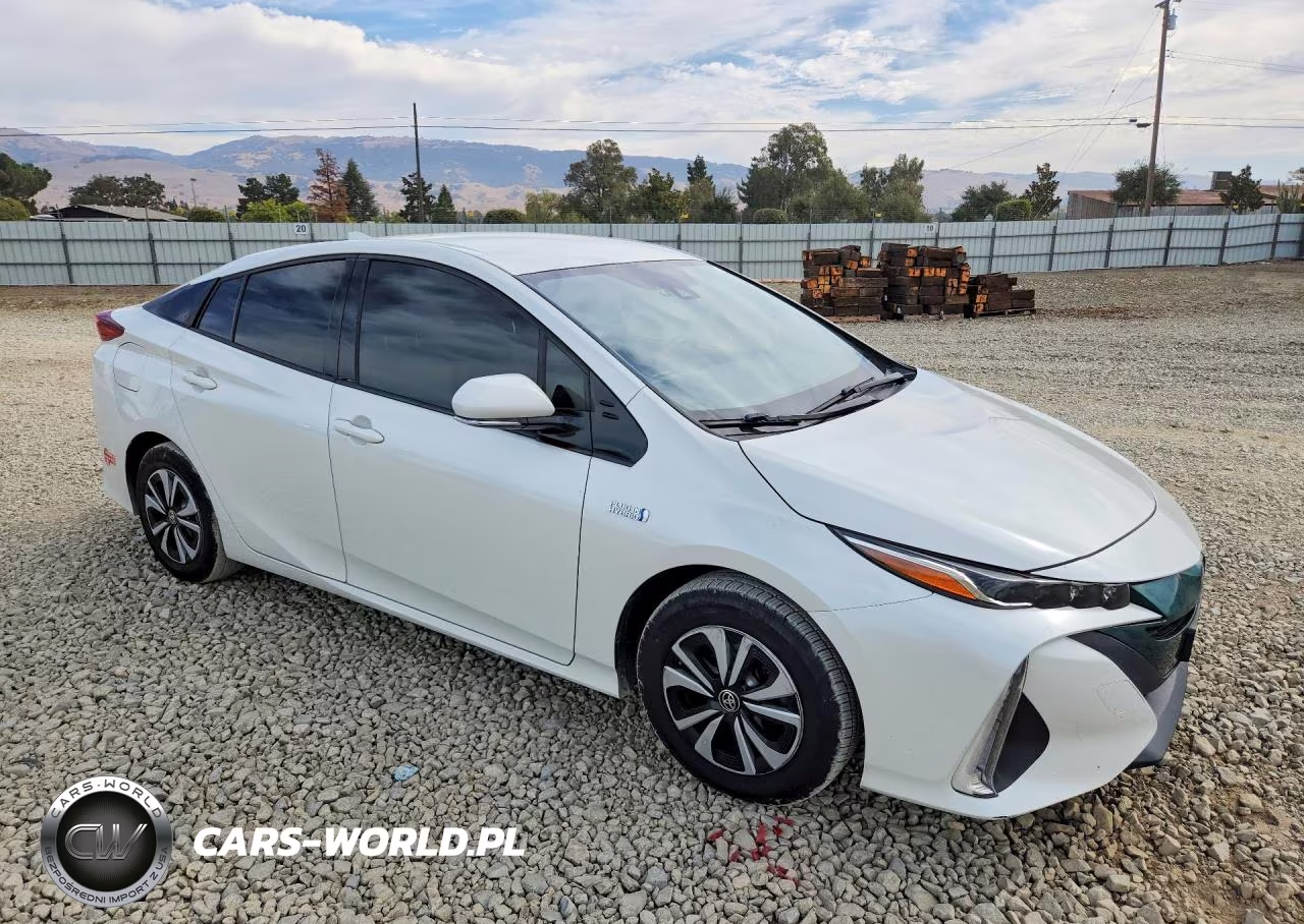 2018 Toyota Prius Prime Premium VIN:JTDKARFPXJ3096296 - 4