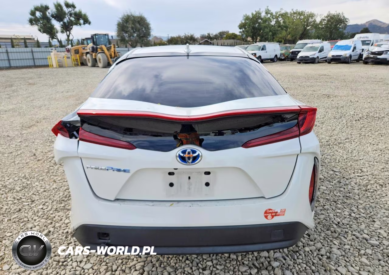 2018 Toyota Prius Prime Premium VIN:JTDKARFPXJ3096296 - 6