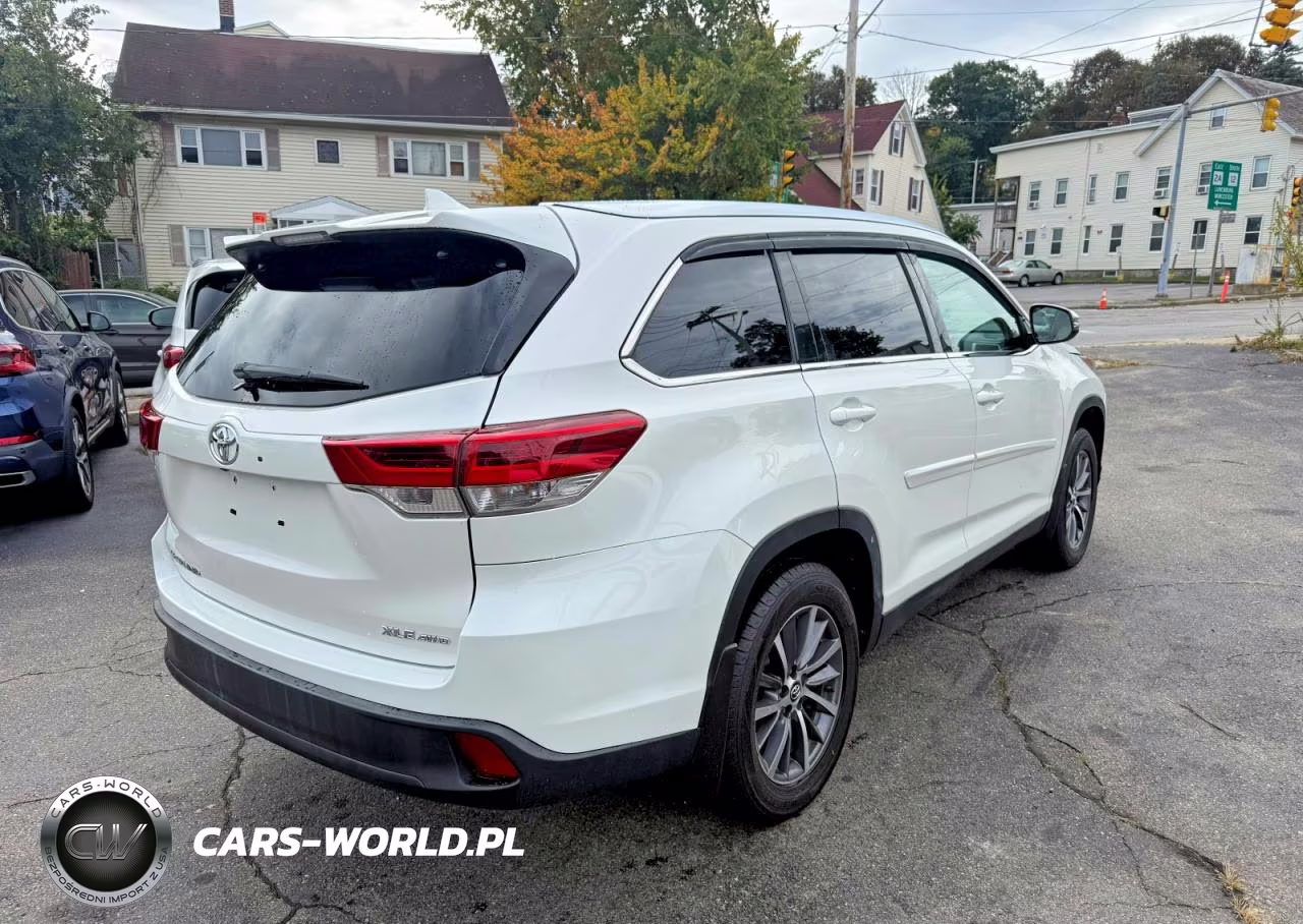 2019 Toyota Highlander Xle VIN:5TDJZRFH8KS583445 - 3