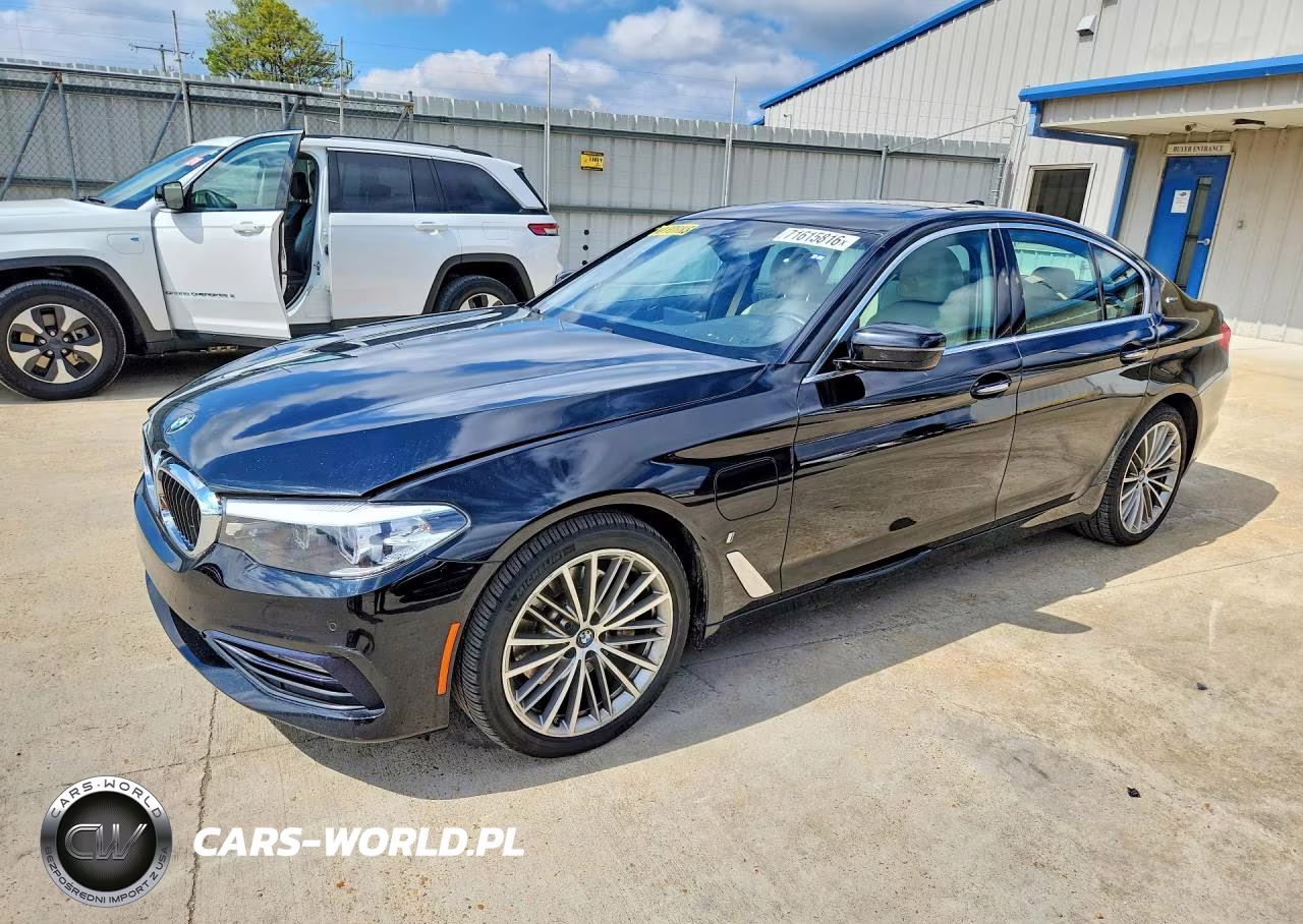 2018 BMW 530E VIN:WBAJA9C59JB250921 - 1