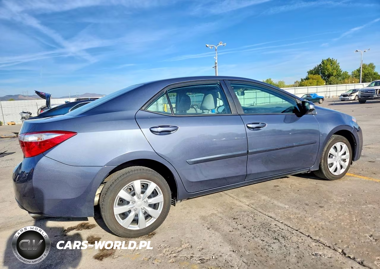 2015 Toyota Corolla Le VIN:5YFBURHE8FP204349 - 3