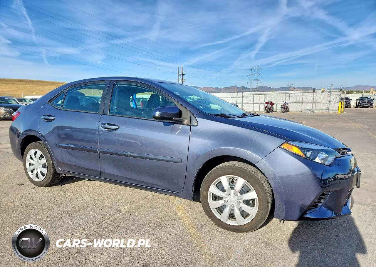 2015 Toyota Corolla Le VIN:5YFBURHE8FP204349 - 4