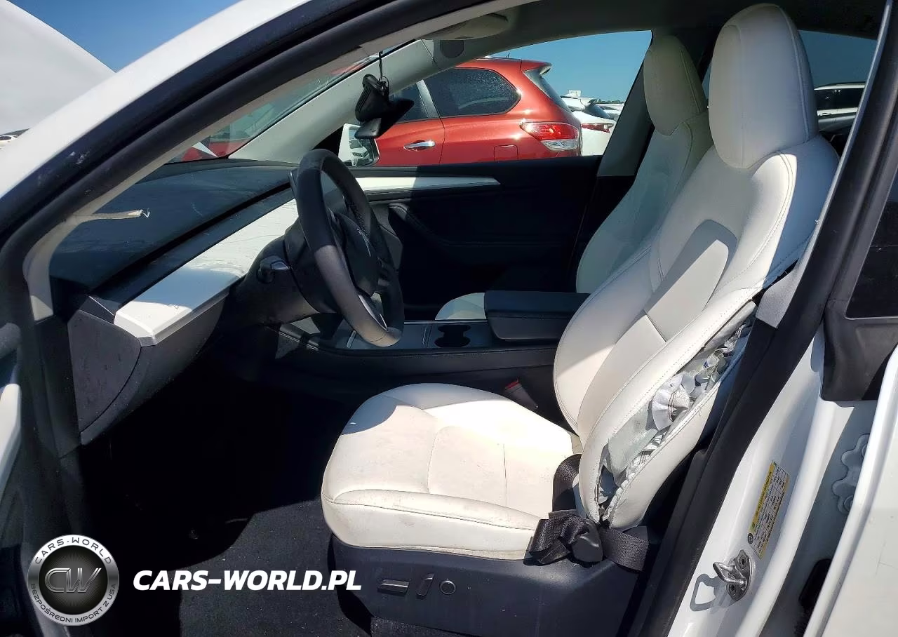 2024 Tesla Model Y VIN:7SAYGDEDXRA303951 - 7