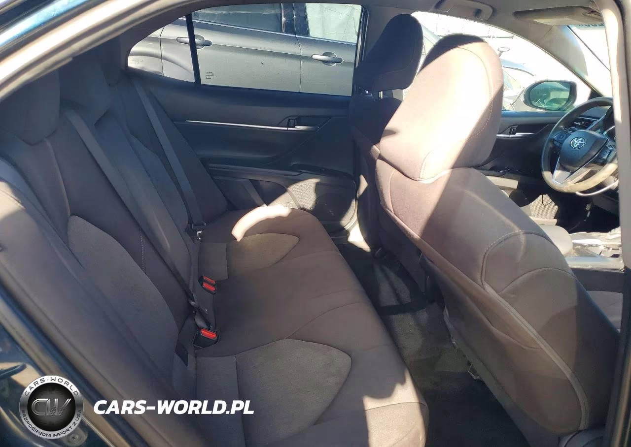 2020 Toyota Camry Le VIN:4T1C11AK9LU985651 - 10