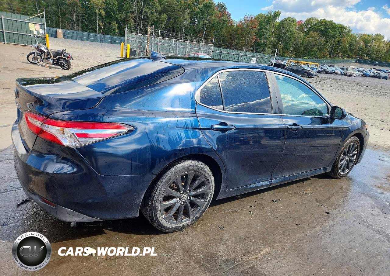 2020 Toyota Camry Le VIN:4T1C11AK9LU985651 - 3